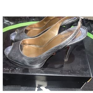 Carlos Santana Elise Lead Metallic Heels in Silver/Pewter EUC Size 8.5